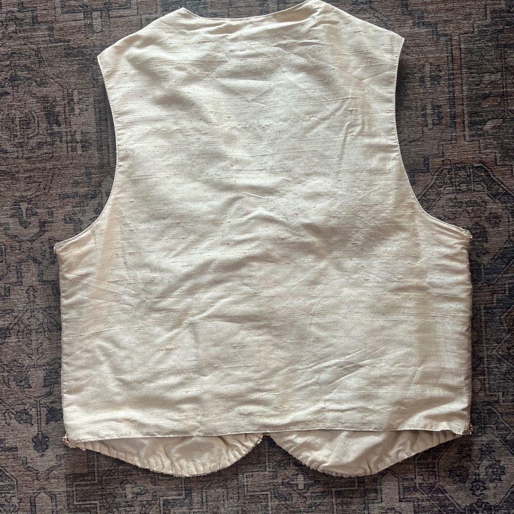 31. Vintage RAFAELLA Cream Silk Beaded Vest Sz Lg - Picture 11 of 13